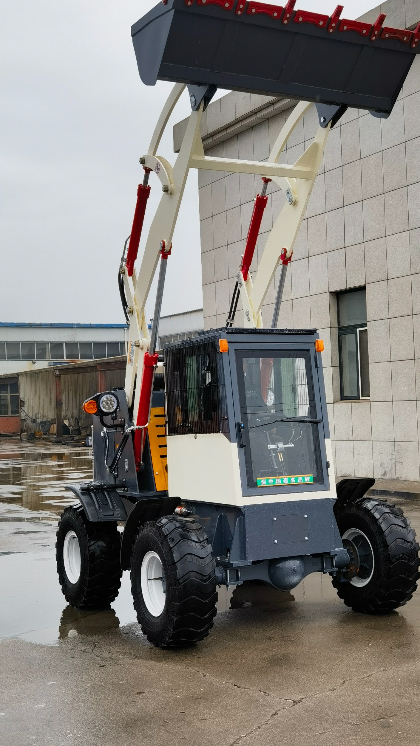 转弯半径3米的一体式灵活小铲车