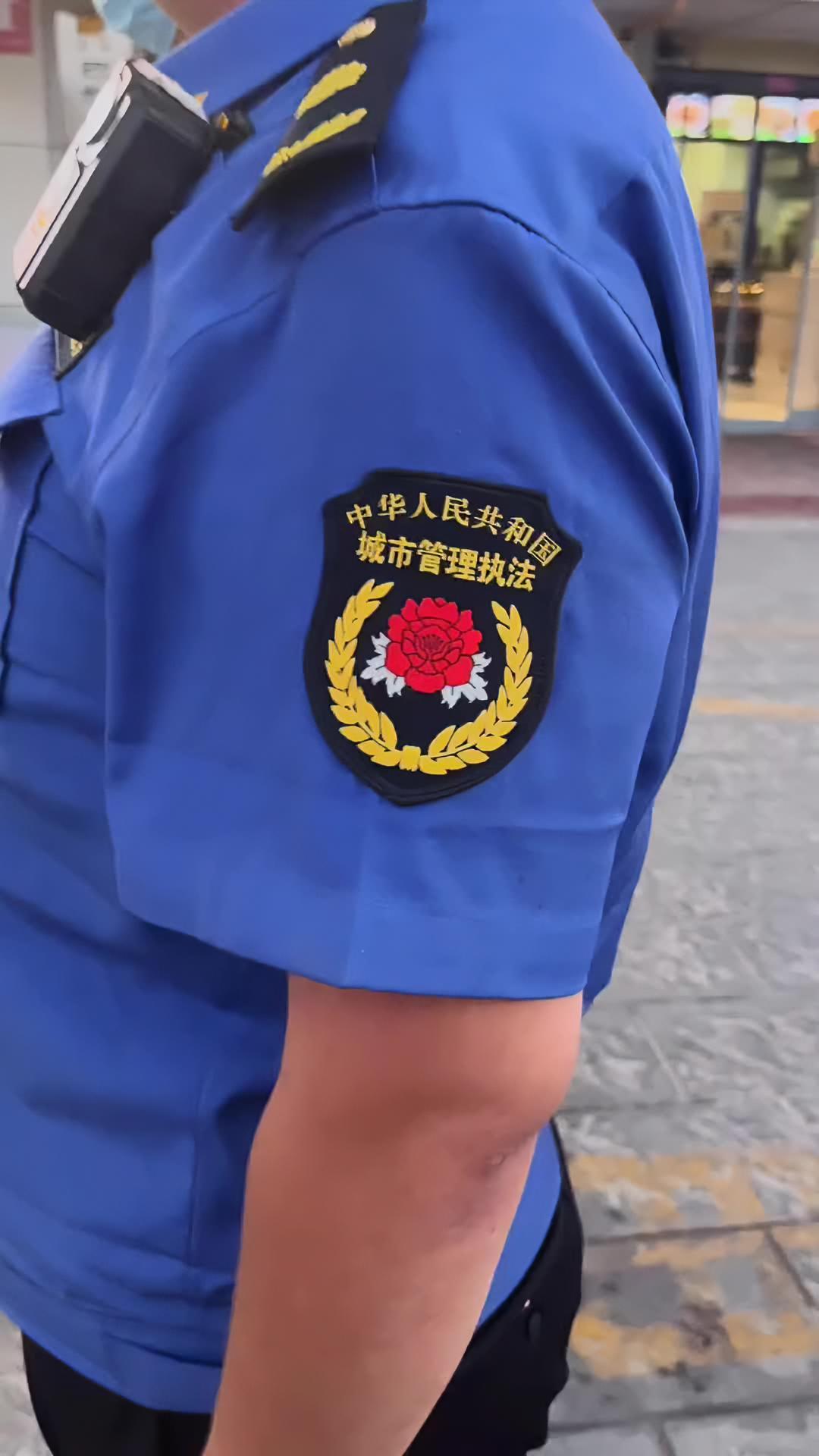 库尔勒市城市管理综合执法局整治违规店外经营遵纪守法