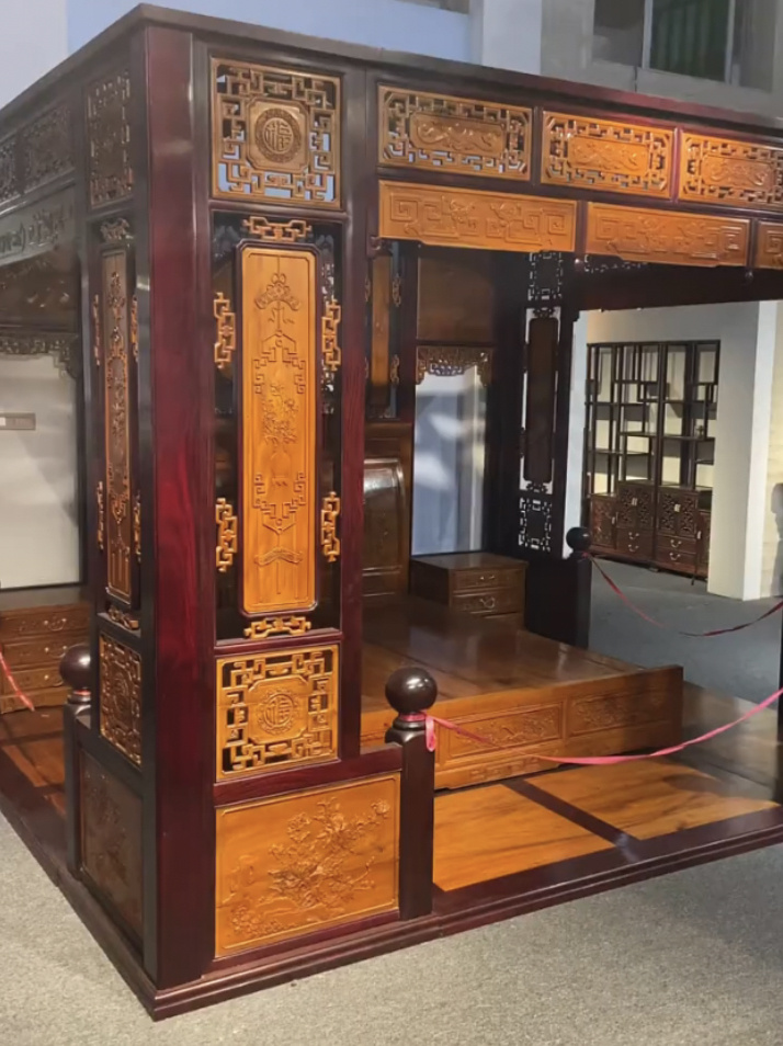 古代架子床可以保温聚气,非常实用