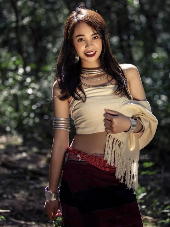 佤族女生奔赴但不泼辣族印部落-度小视