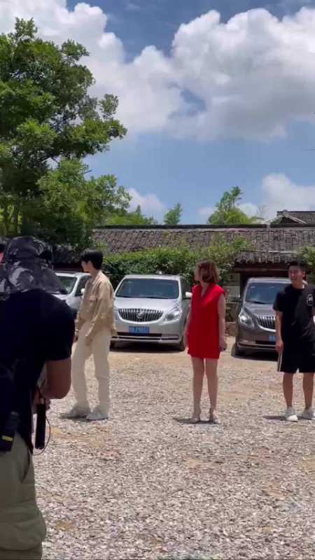 杜华探班唐九洲李汶翰家务学院迎来首批飞行嘉宾乐华娱乐杜华问uniq