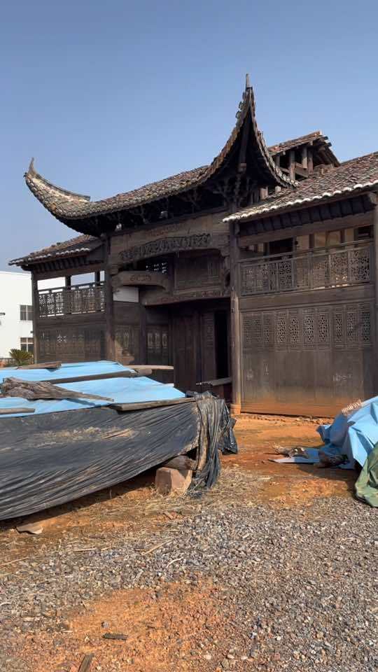 展示下古代大员外家的豪宅五行八卦天井配上八仙过海人物雕像确实很美