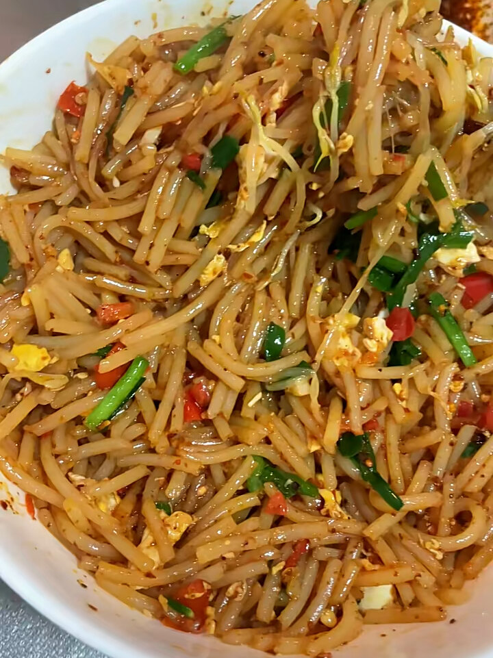 好吃了个大救命小摊味道的鸡蛋炒米线