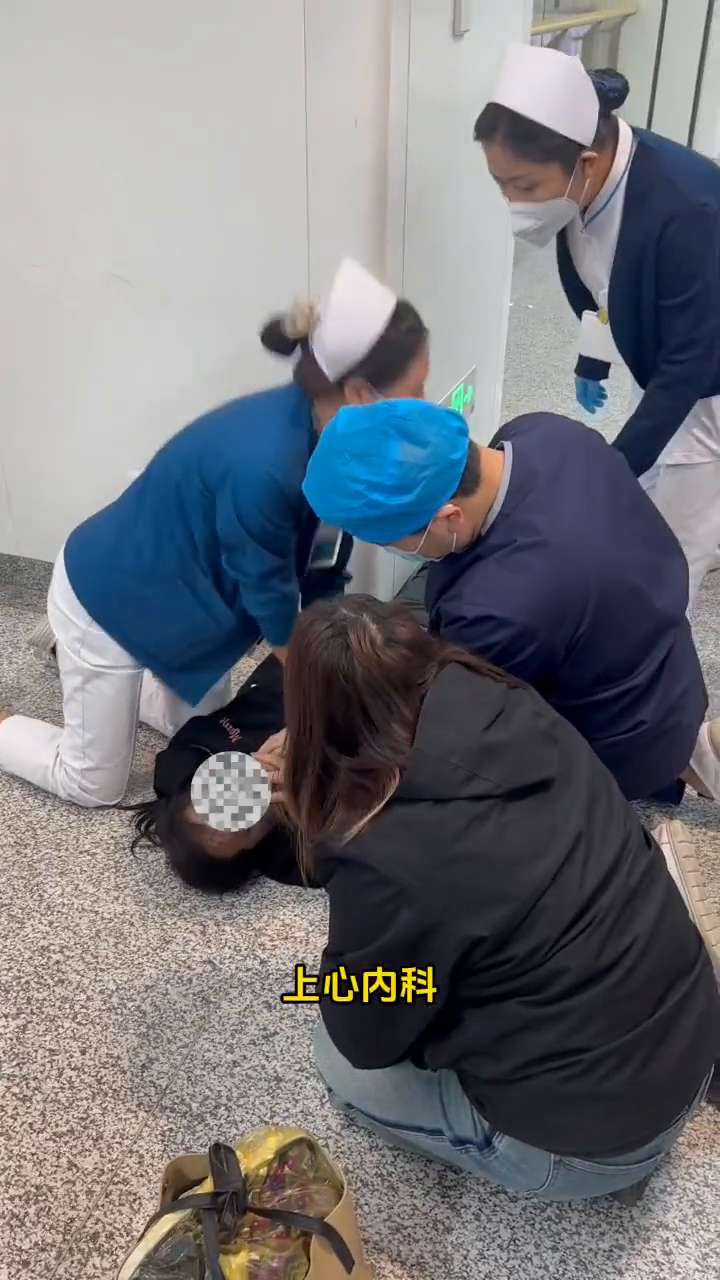 女子心梗倒地走廊,吉大二院医护人员奋力抢救!