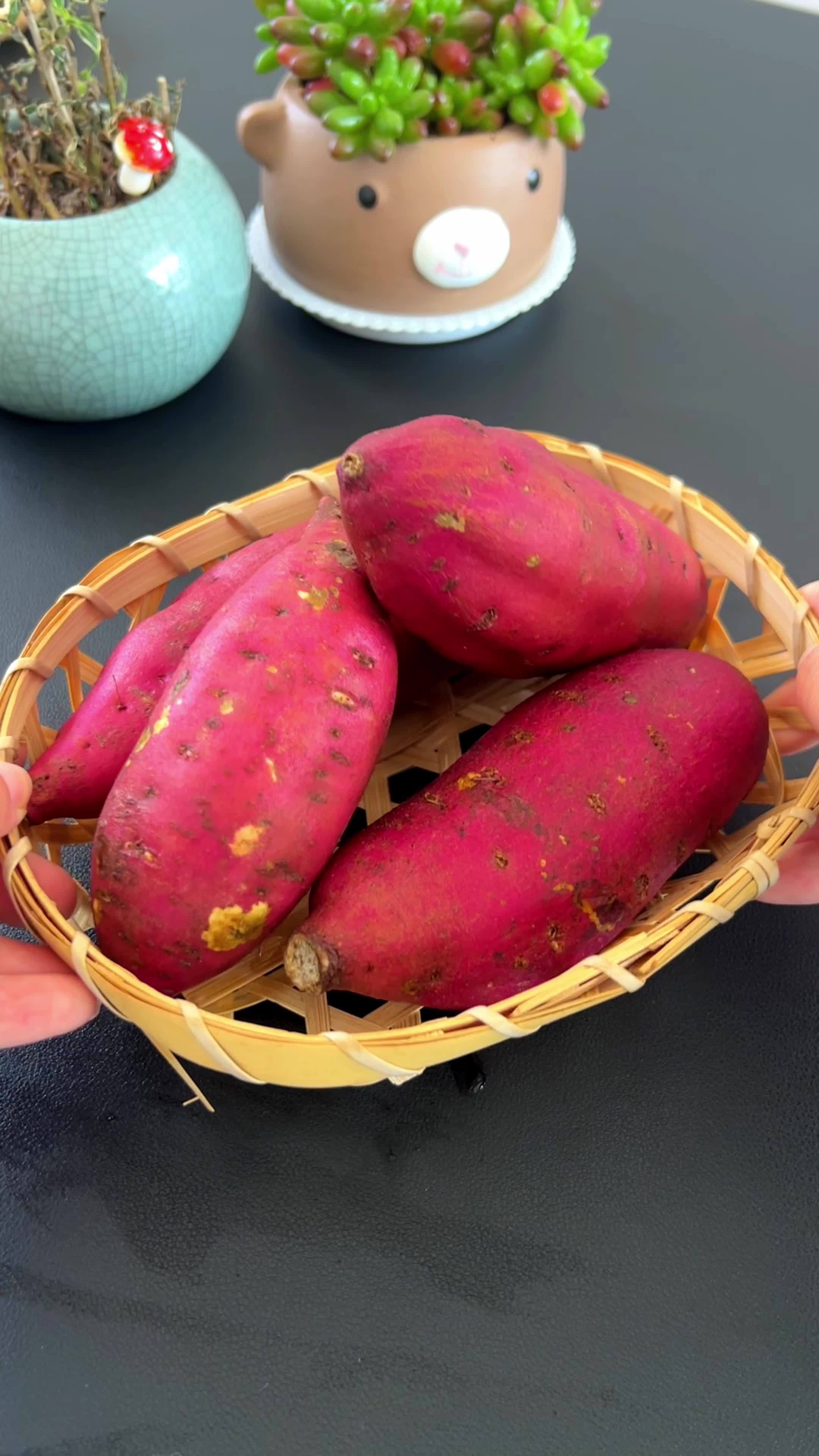 这款黄金蜜薯还有没吃过的没 它的口感巨棒 软糯香甜 很细腻 黄金蜜薯