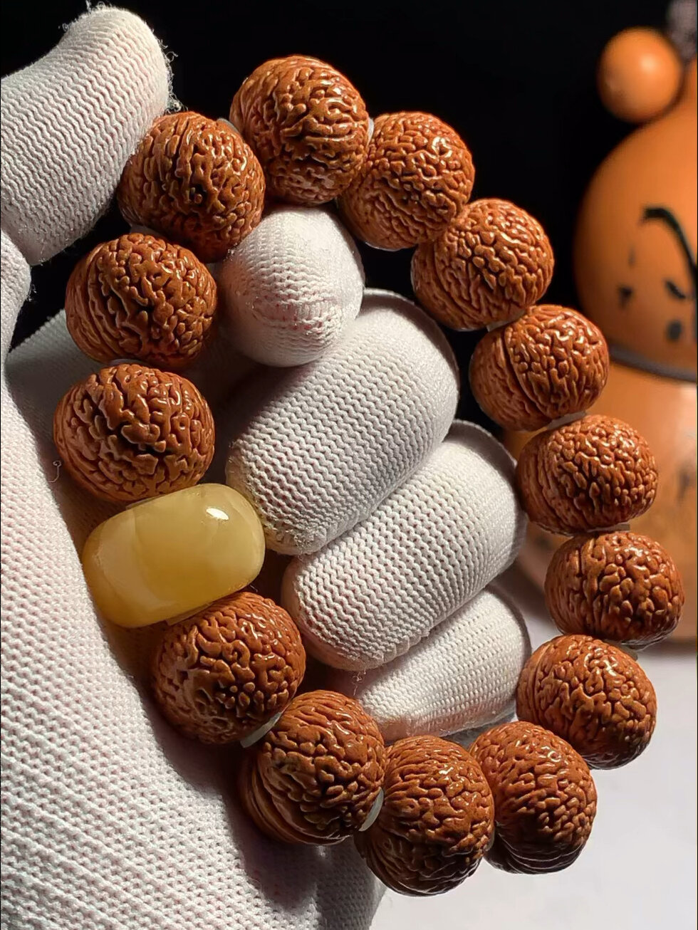 蚂蚁纹桃核手串