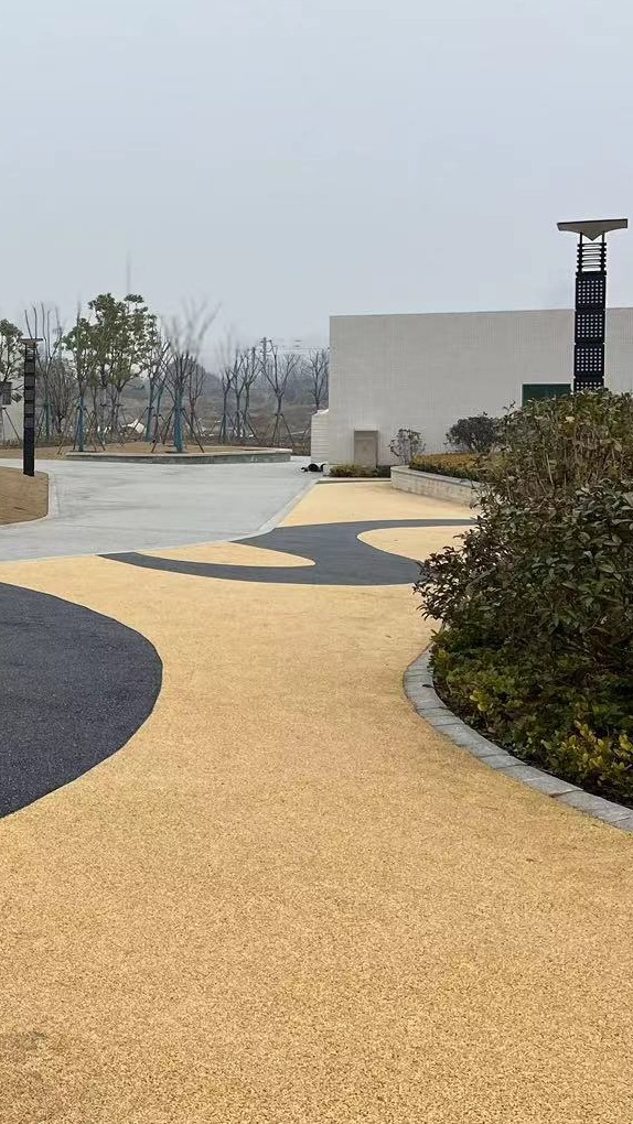 透水彩色地面你见过吗?