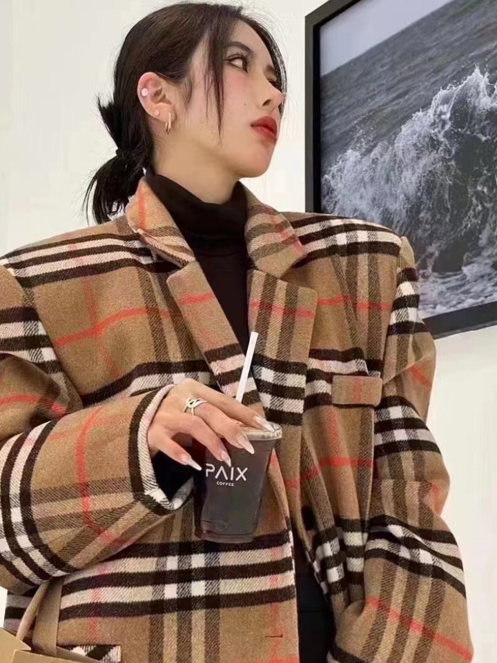 宝格丽经典格子外套