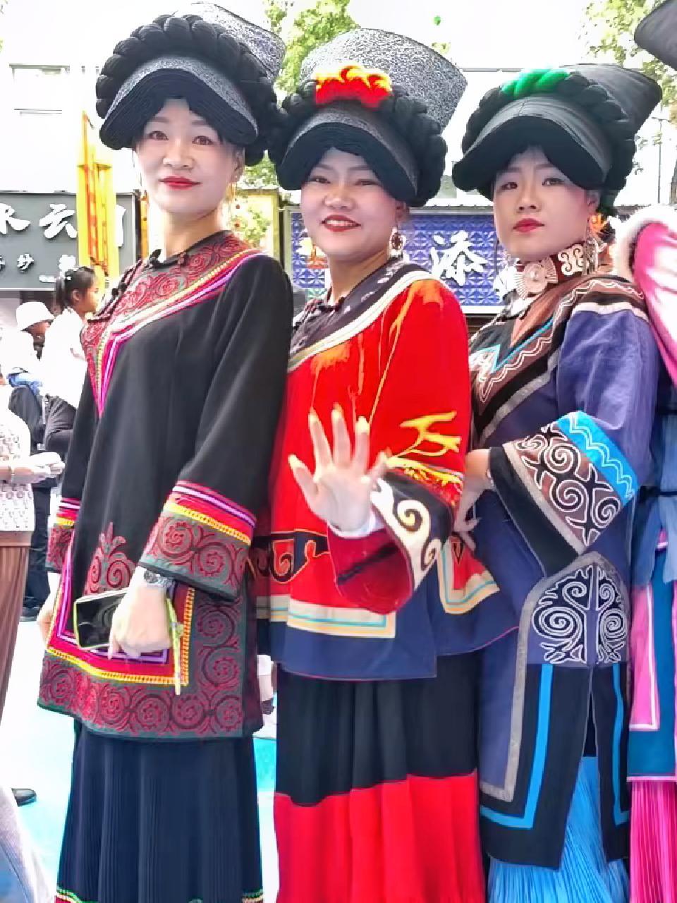 永胜县美食文化节的彝族美女 活力永胜