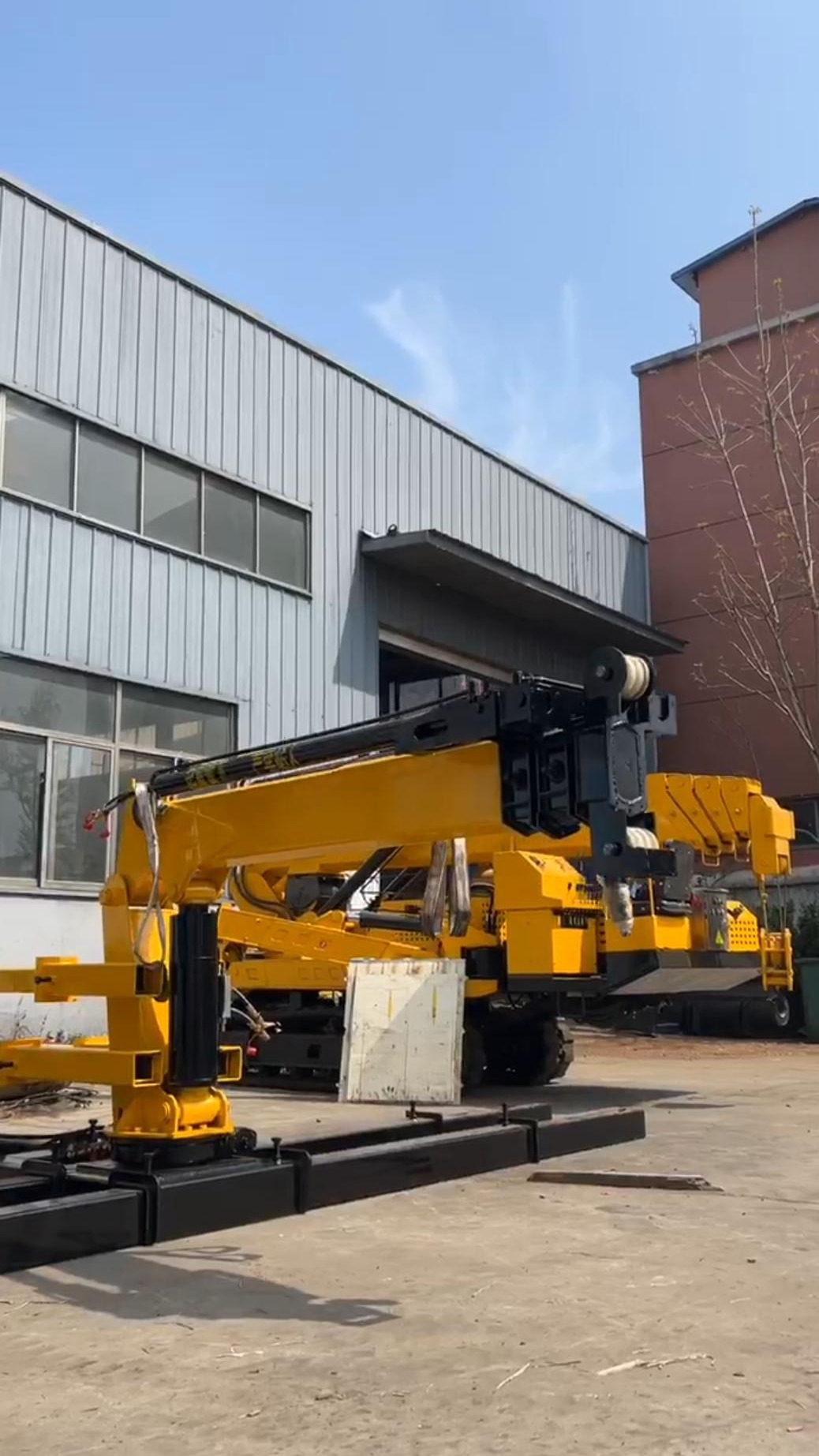 楼顶吊机是建筑工地上常用的机械设备