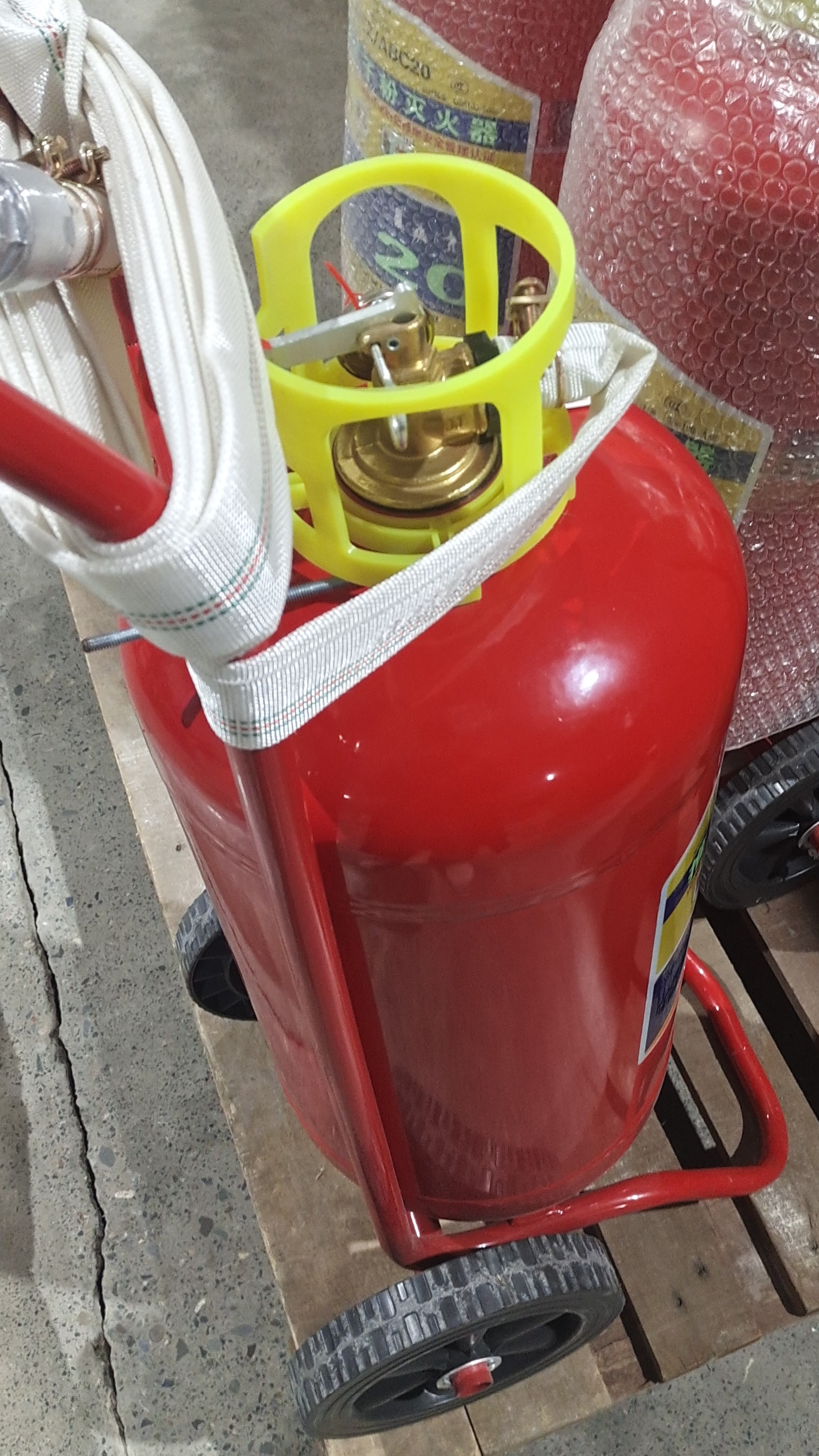 手提式干粉灭火器