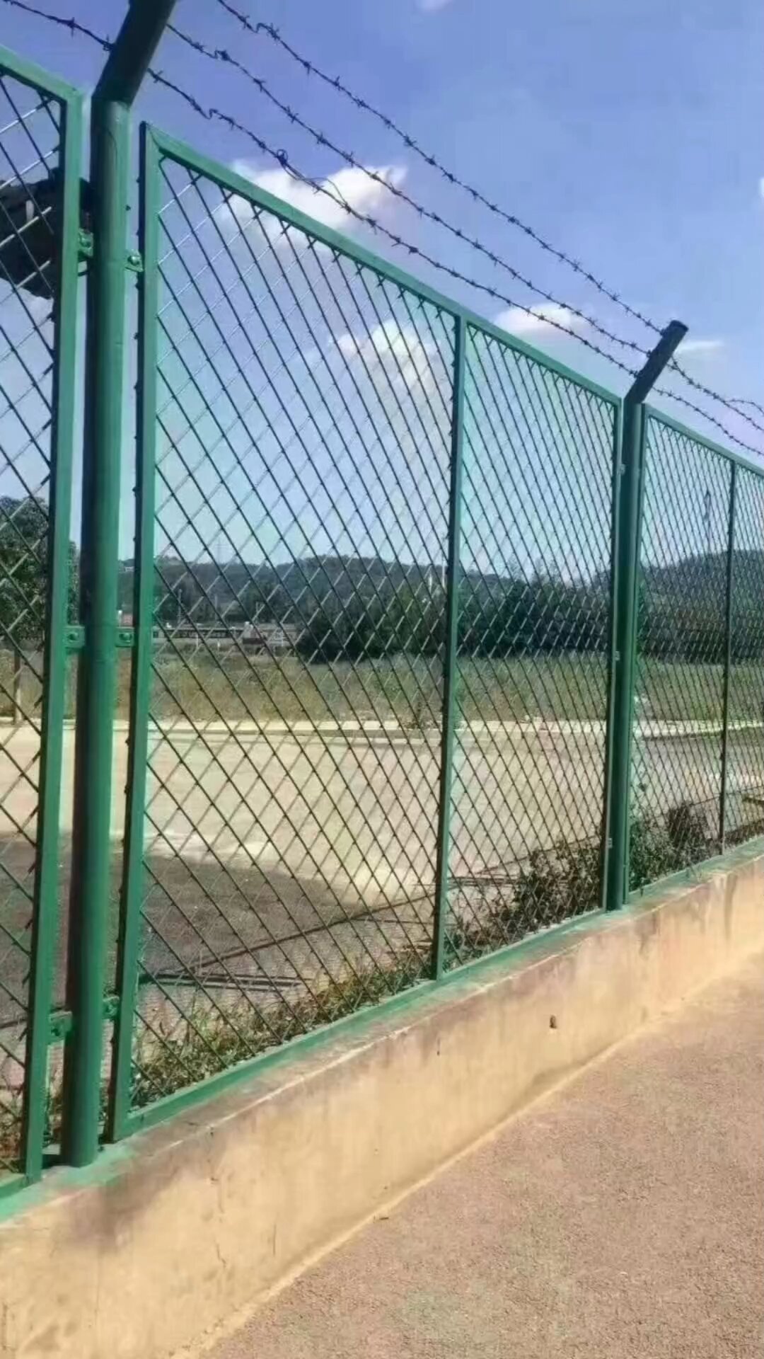机场护栏网 贤嵘飞机场防护围界 隔离栅