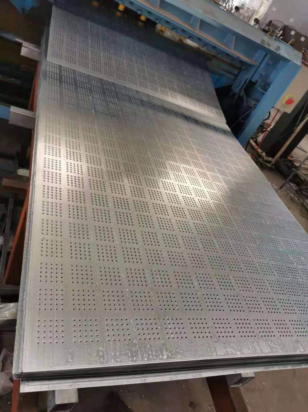 镀锌板冲孔网.爬架网片生产.安装