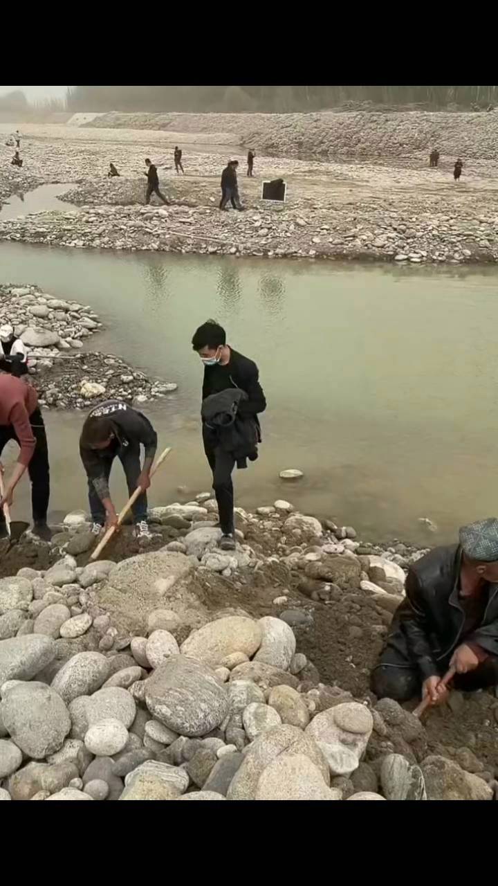 挖玉现场 和田玉