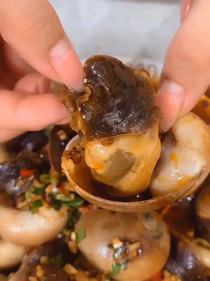 今天教大家如何正确吃猫眼螺