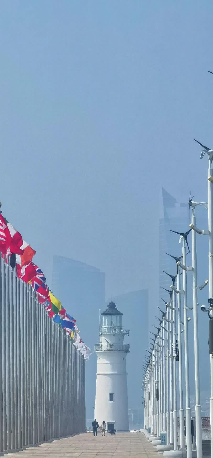 情人坝位于青岛市奥林匹克帆船中心内,现为青岛最著名的休闲风情街