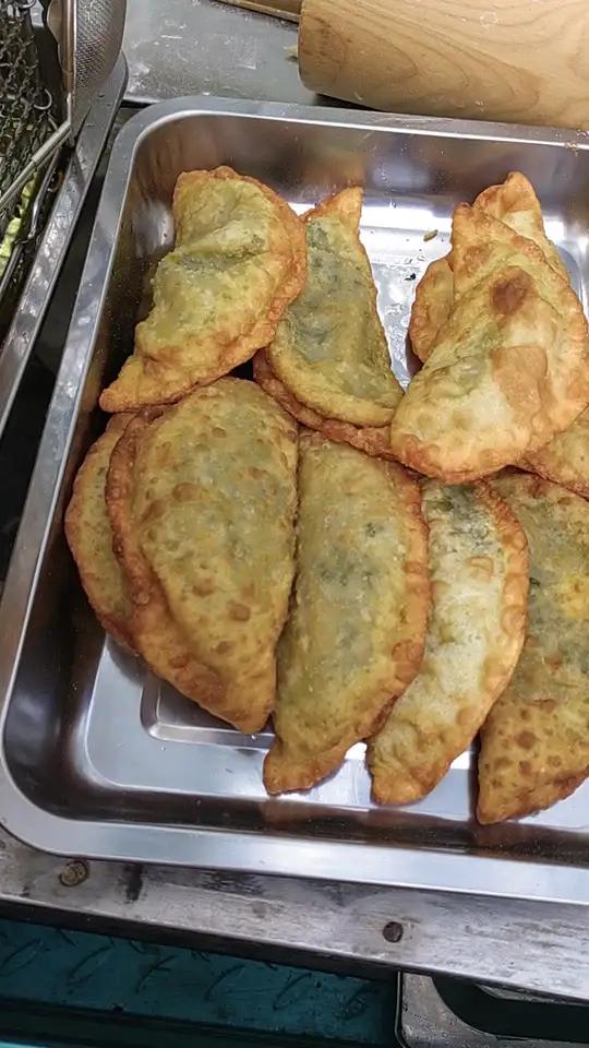 烫面的大菜角子,一块钱一个,满满都是馅,面皮软乎乎的真好吃!