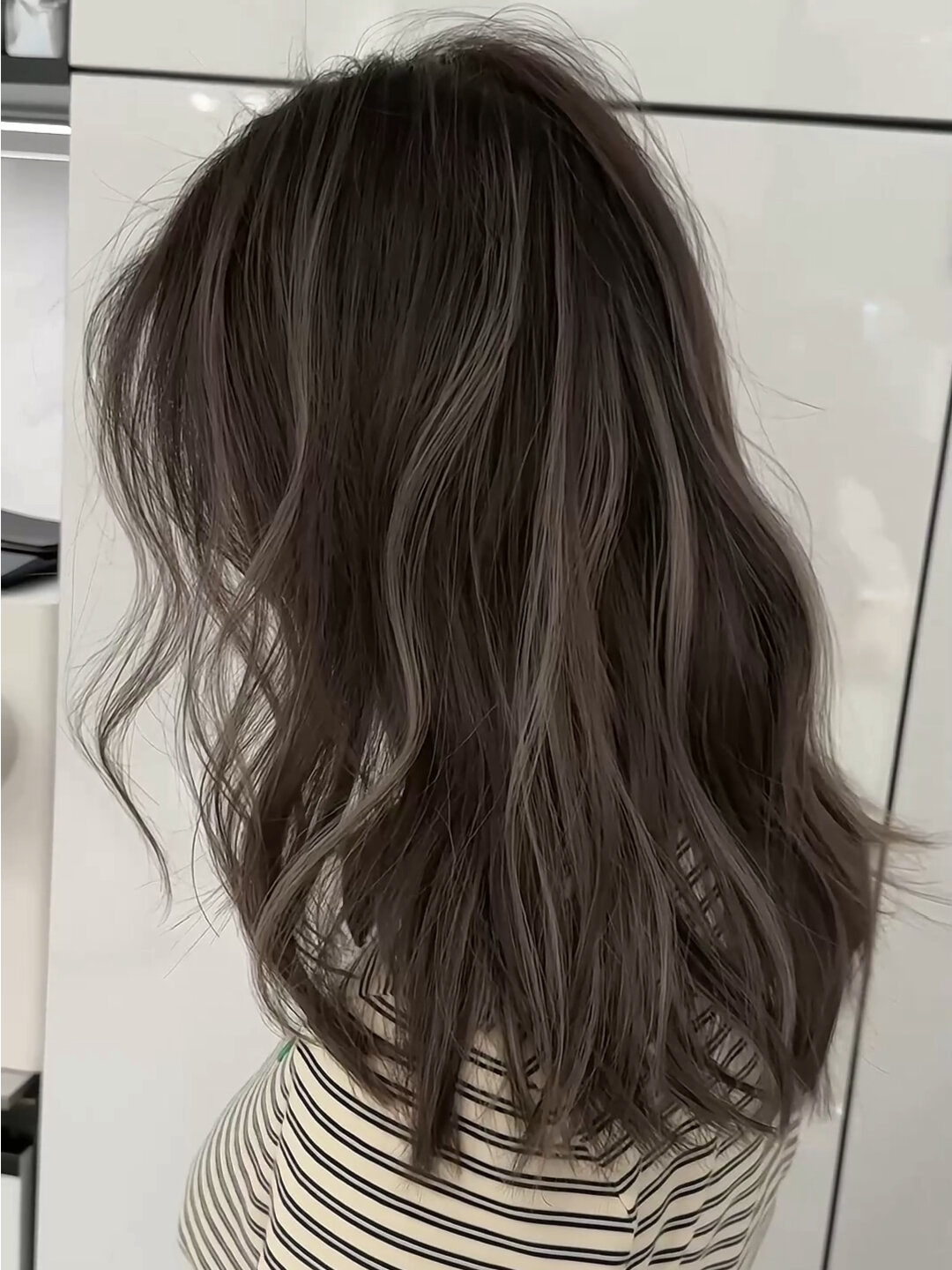 有白发的女生一定要染这个发色