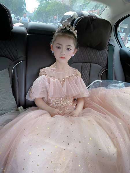 女儿六一儿童节当小主持人造型穿搭