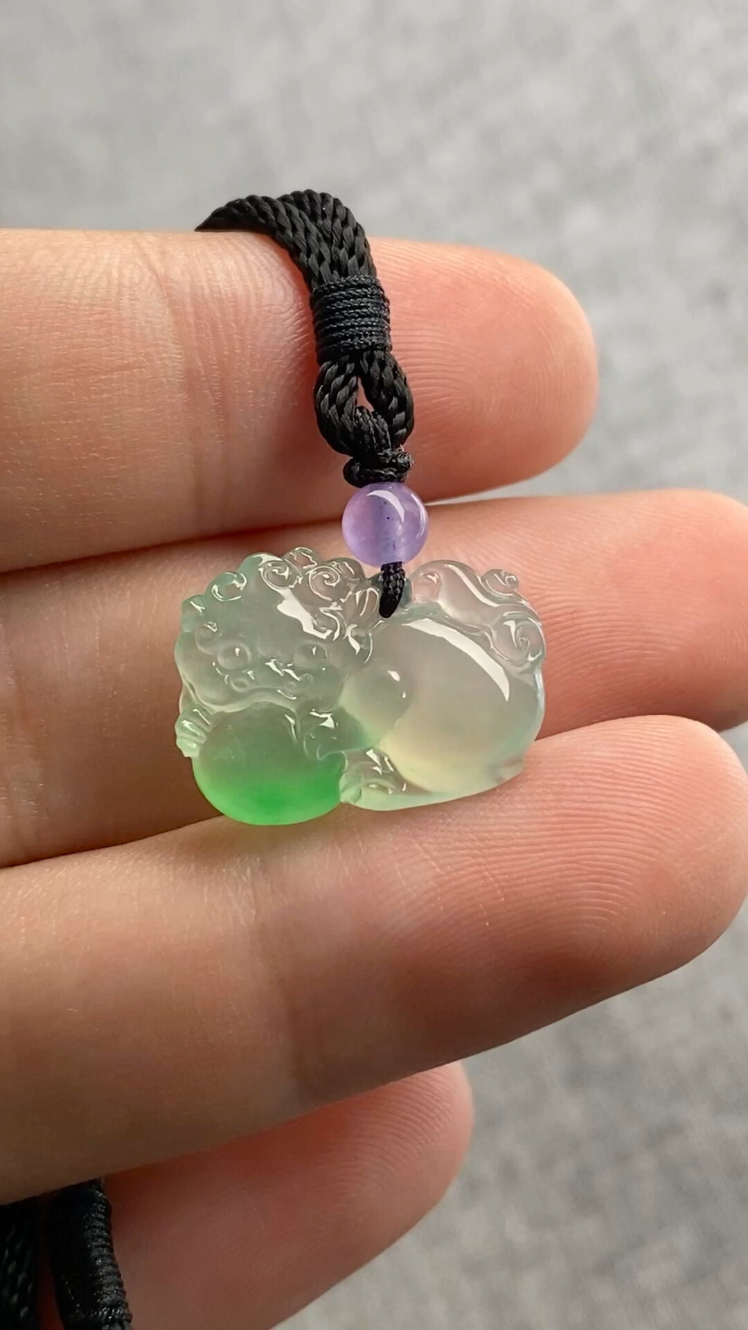 翡翠狮子取谐音,就是狮狮如意!可爱吧?