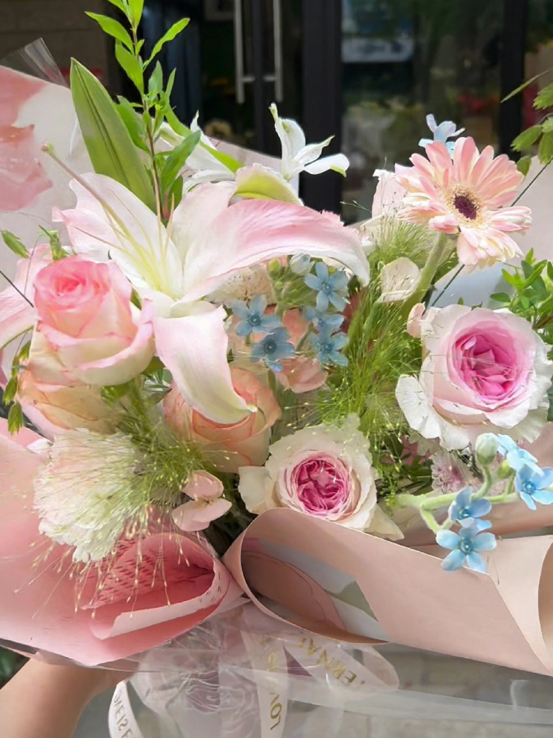 百合混搭花束 喜欢百合的香味-度小视