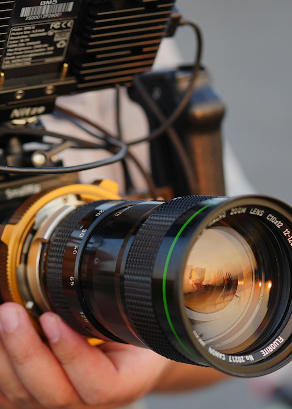 摄影师承接799元离婚跟拍业务,网友:又是一个"高危职业"