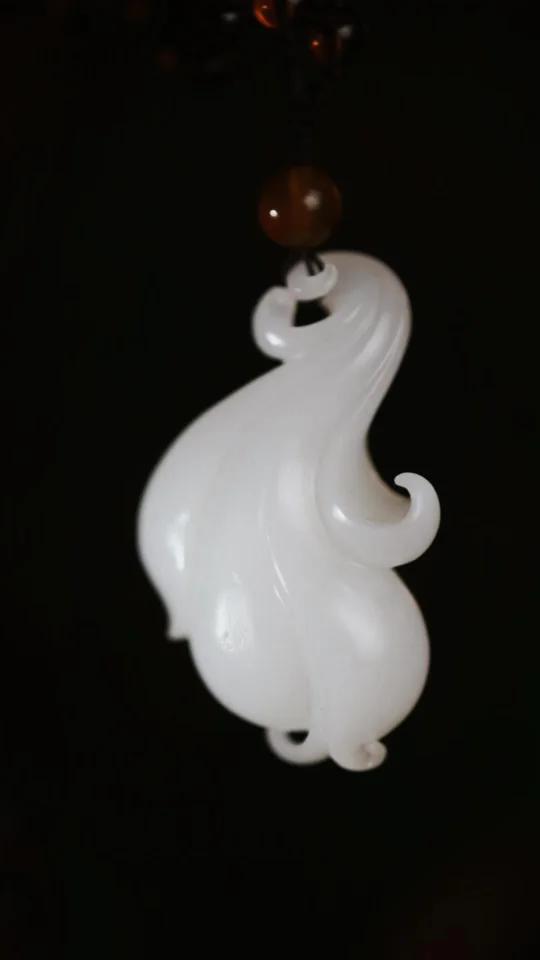 和田玉籽料羊脂白玉精品玉兰花挂件
