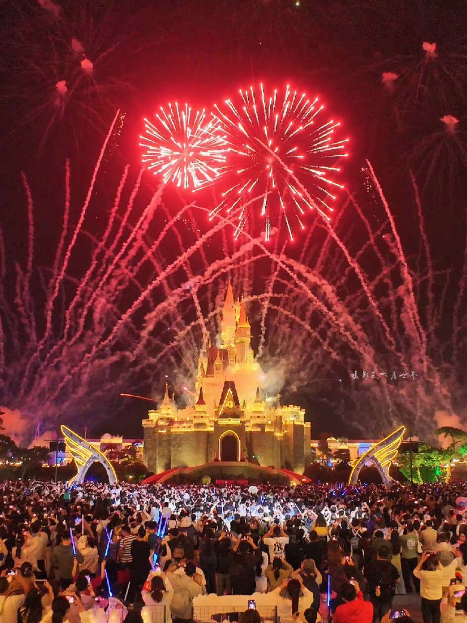 和心爱的人看一场浪漫的 泉城欧乐堡梦幻世界 烟花秀 五一假期济南