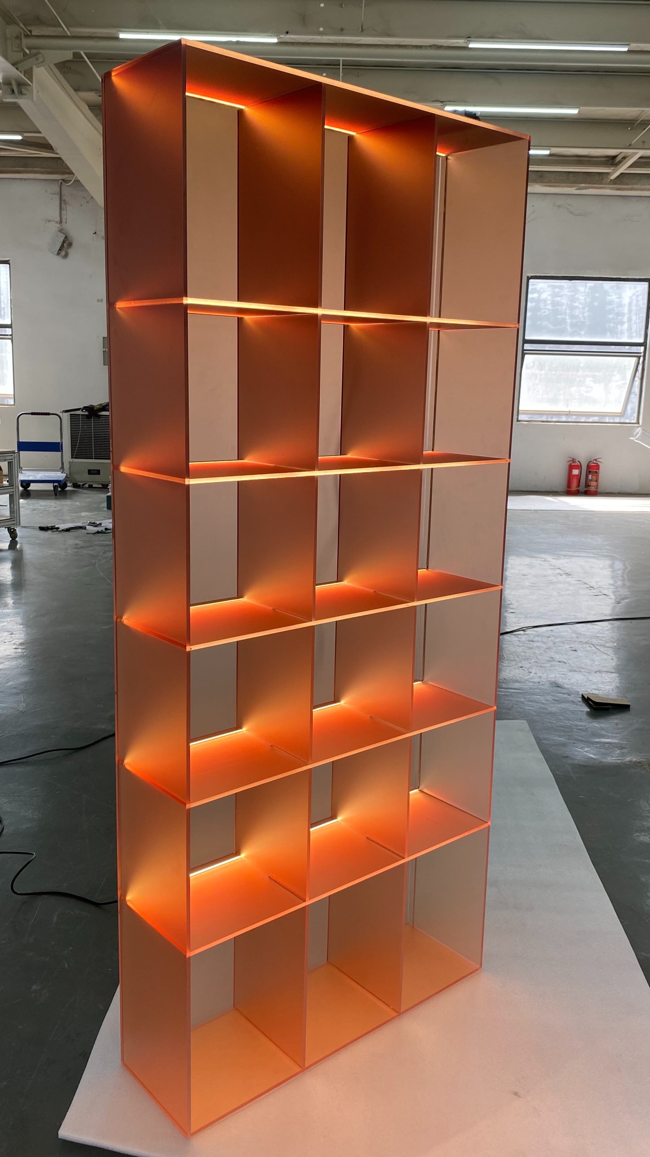 渐变色发光亚克力柜 潮玩展示架 收纳柜 杯架 书架