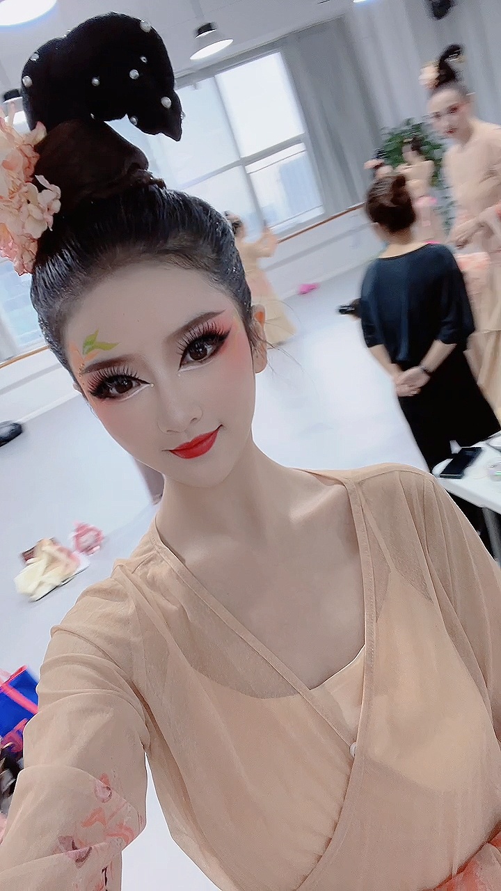 成人舞蹈妆容《放灯行》