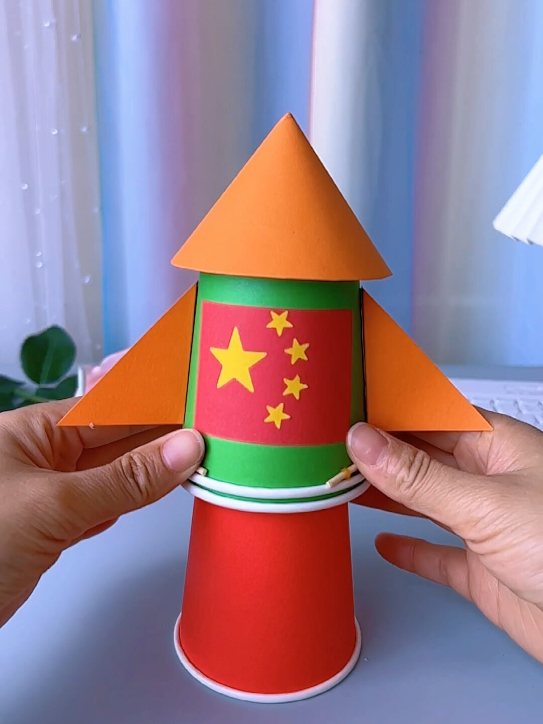一次性杯子用完别扔用给孩子做个好玩的手工火箭真的会飞哦家有萌