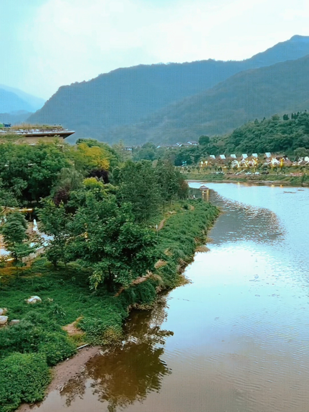 峨眉山—黄湾小镇