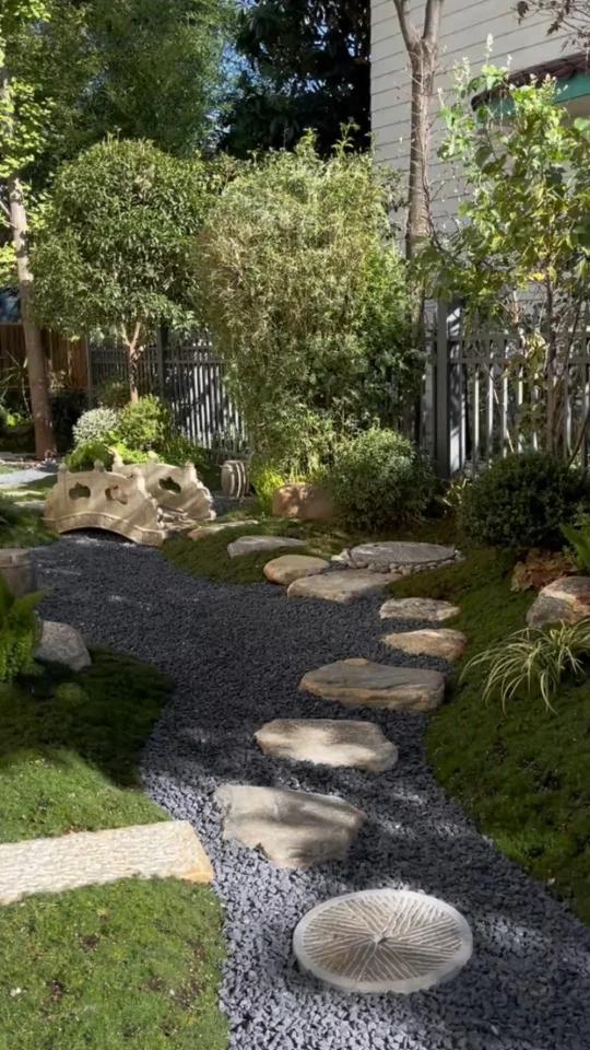 院子里的小景观,砾石铺路