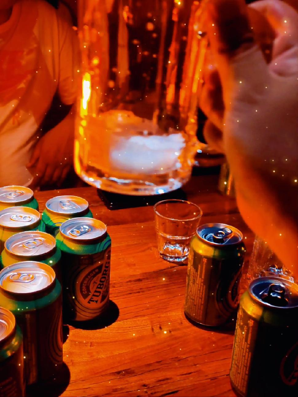 白天生存 一杯敬过去一杯敬往后 故事与酒 倒满深夜的酒 其实酒不好喝