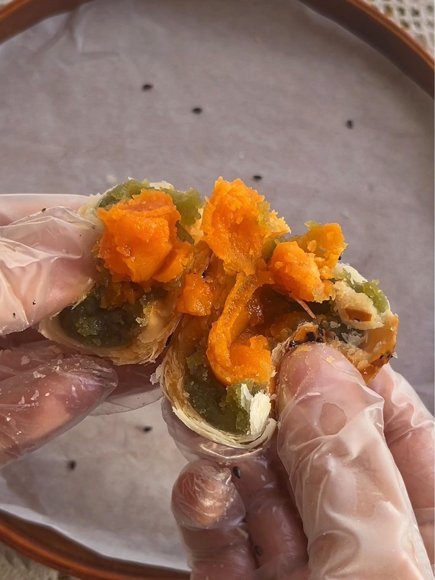 掰蛋黄酥 我的烘焙日常 蛋黄酥 好吃的蛋黄酥 手作蛋黄酥
