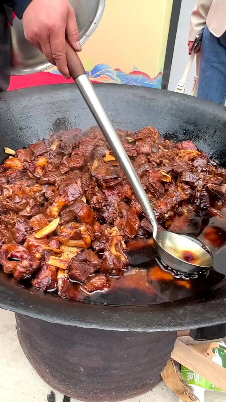 柴火大锅红烧羊肉开锅了!大运河鱼羊美食节喊你来"补补"-度小视