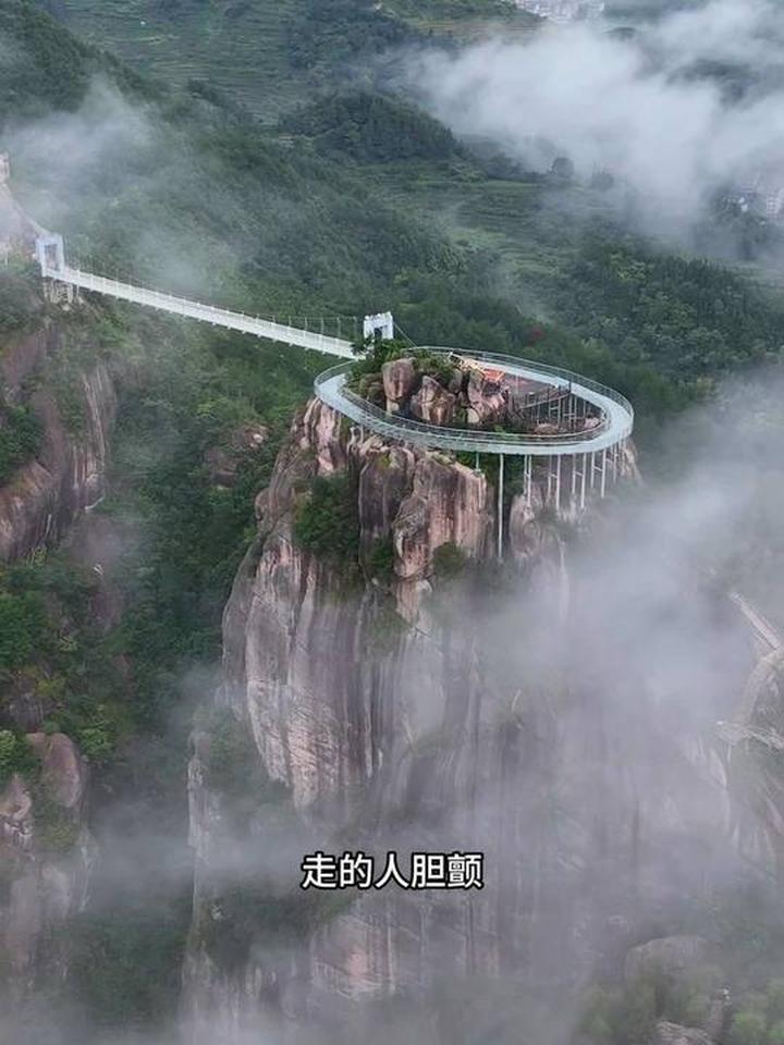 缙云蛟龙大峡谷"水晶琴"玻璃栈道,悬空于400米高的崖顶