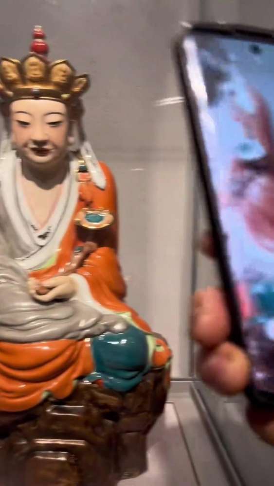 “无语菩萨”和他“同事们”的意外“走红”，让景德镇今年又火了一遍一起走进这座千年瓷都 你在哪里告别2023手作陶艺好看视频 
