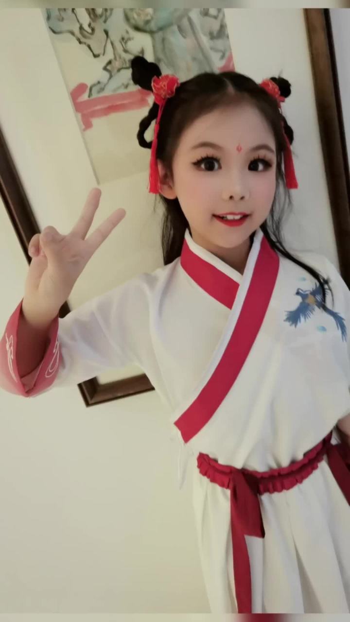 多彩暑假随手拍钢琴声乐啦啦操一起感受鲁迅小学马艺宸的艺术感夏天