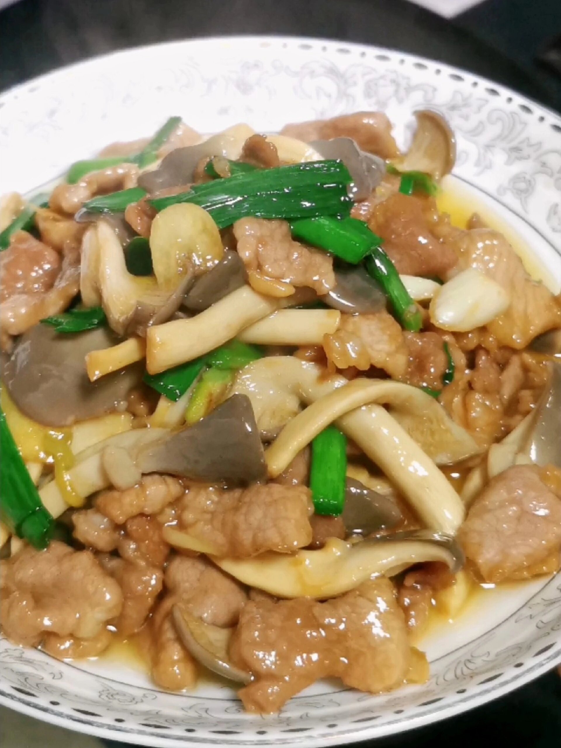 蒜苗蘑菇炒肉片