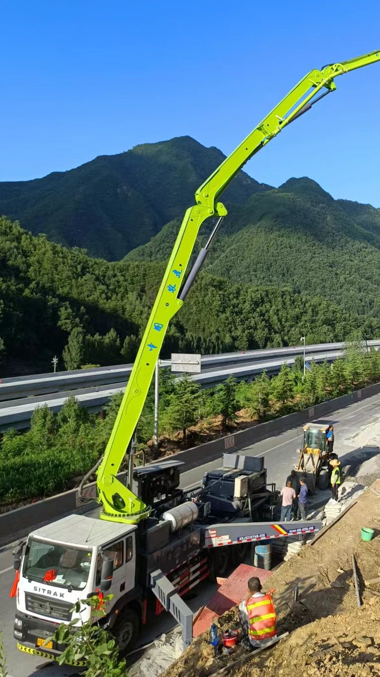 泵车40米混凝土泵车报价 泵车施工现场 农建泵车生产厂家-度小视