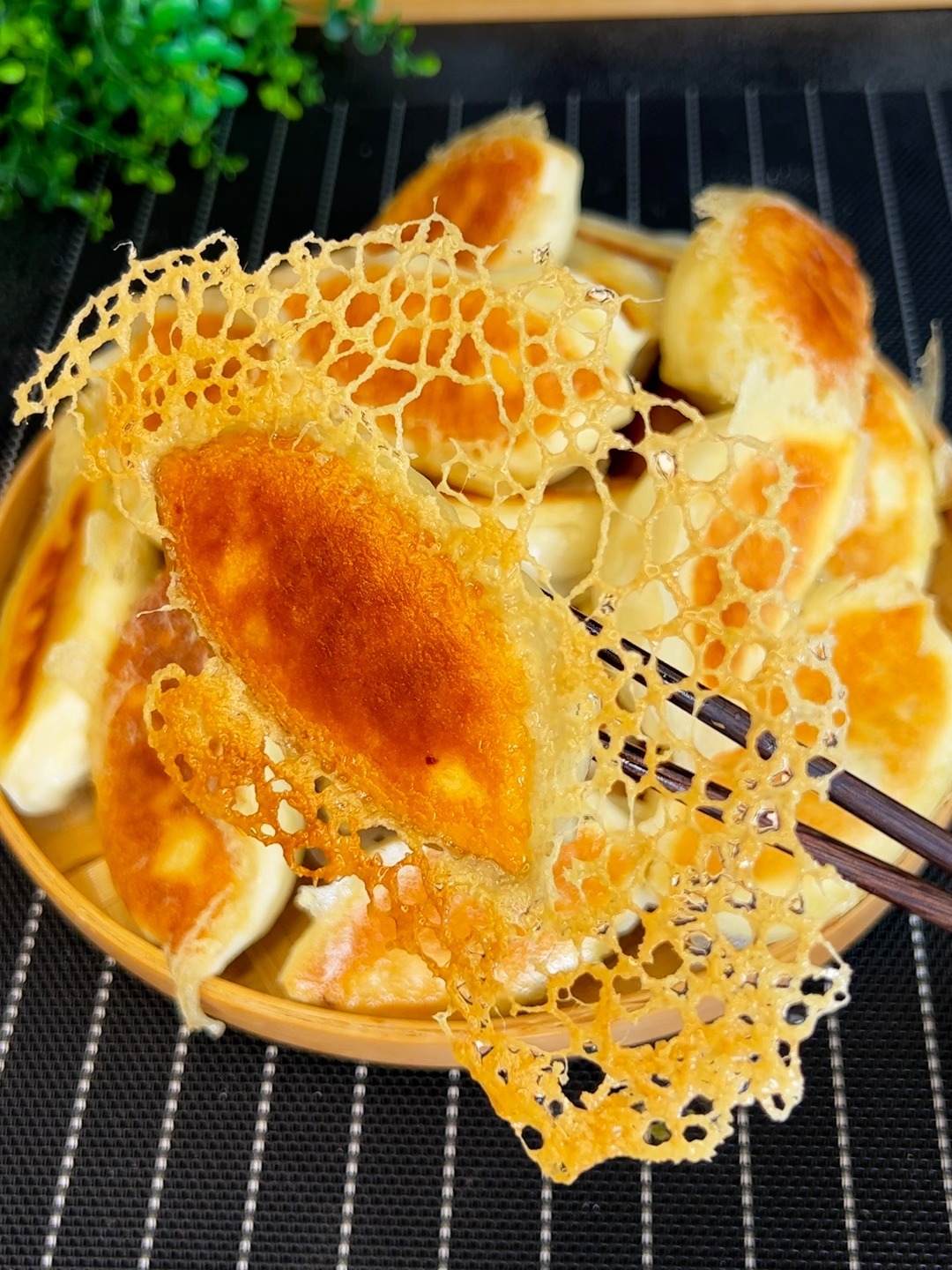 水煎包从馅料配方到面粉水调制教程做法详细