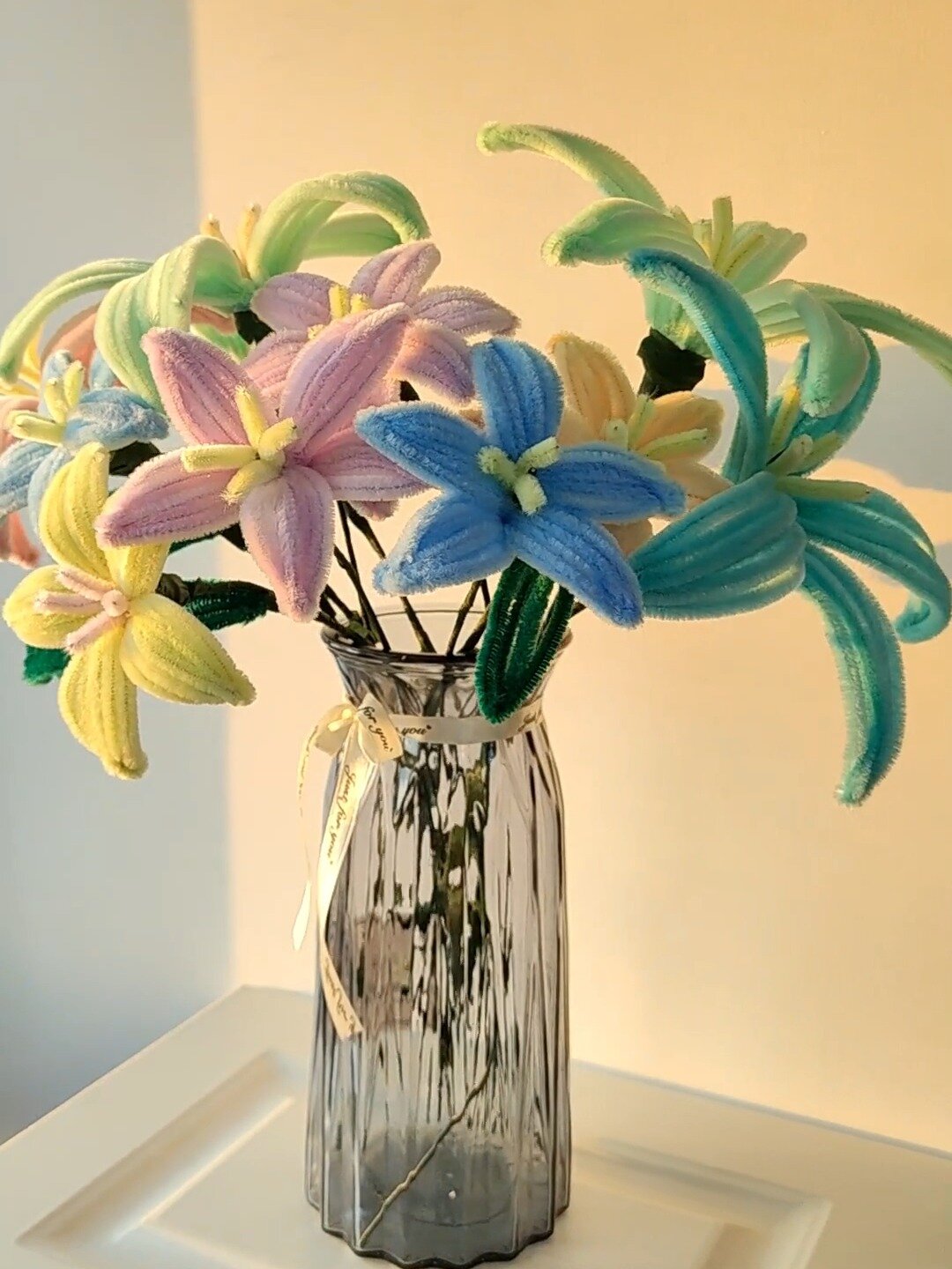 手工花毛条扭扭棒,制作百合,摆哪里都好看