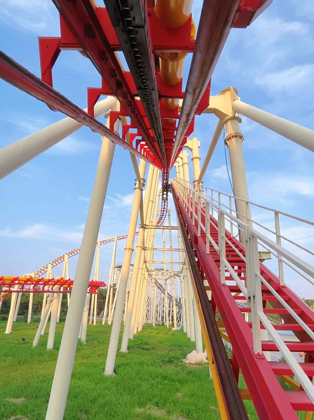 悬挂式过山车第一视角(少儿不宜)