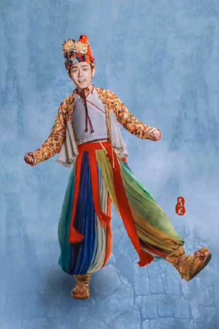 骄阳伴我官宣开机 肖战出道六周年快乐 从不起眼的小妖到一番大男主