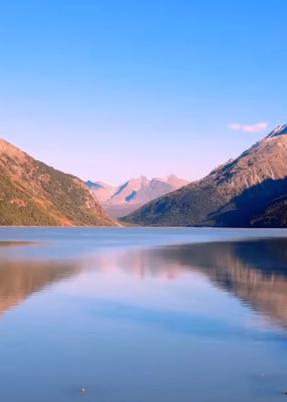美得像油画!新疆喀纳斯现"白湖初秋"美景-度小视