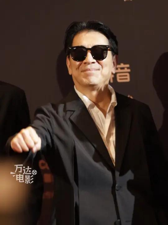 演员高捷现身金鸡华语电影之夜红毯!气场拉满!