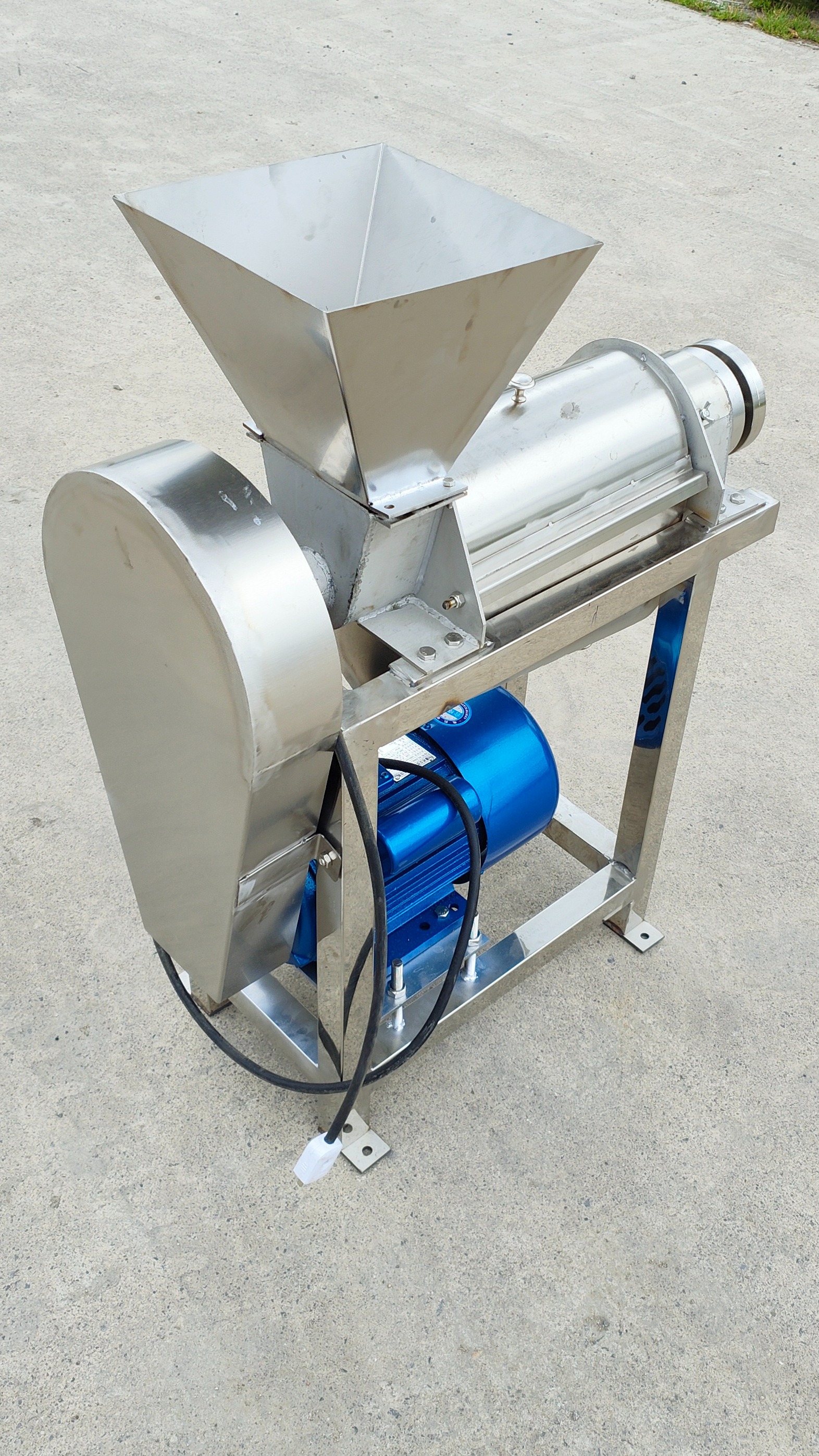 大型柑橘榨汁机 螺旋压榨果汁榨汁机 橙汁梨子苹果桑葚榨汁设备