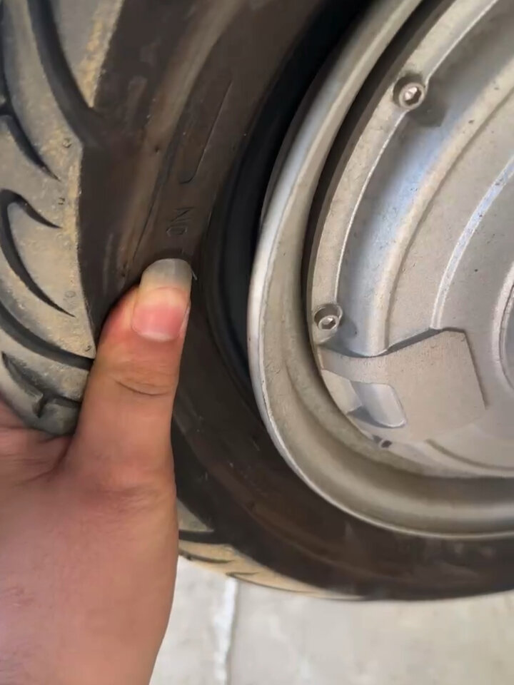 电动车后轮爆胎 这种情况是补胎还是换