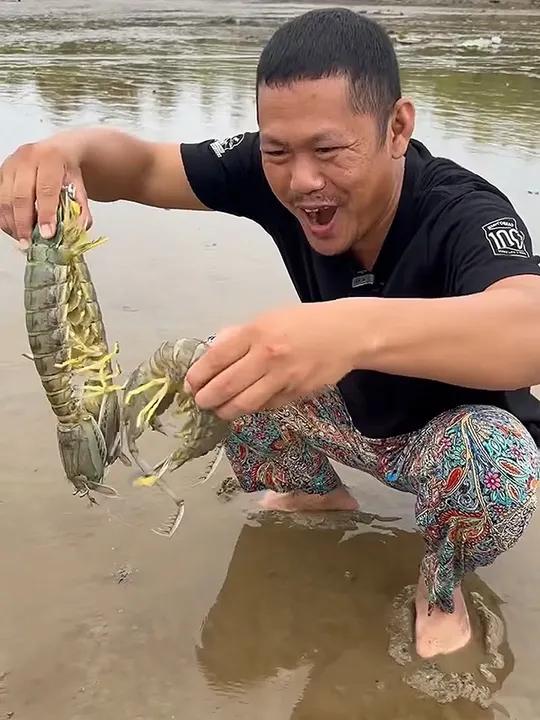 新鲜蔬菜酸辣海鲜汁刺身大皮皮虾 泰国美食泰国生活户外美食美食美食